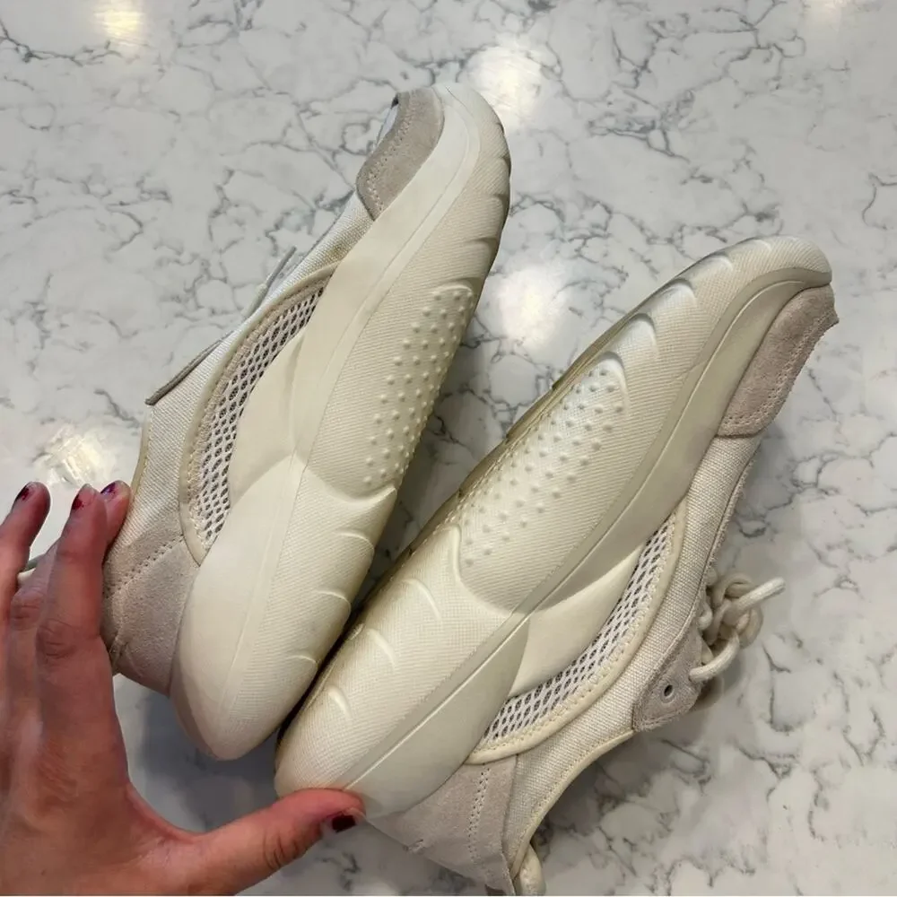 Ugg LA Cloud Low Top Cream Sneaker Shoe Size 10